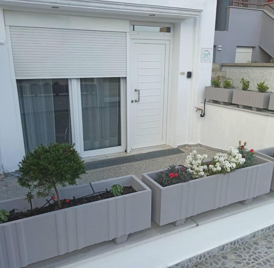 Le Petit Jardin Apartment Волос Екстериор снимка
